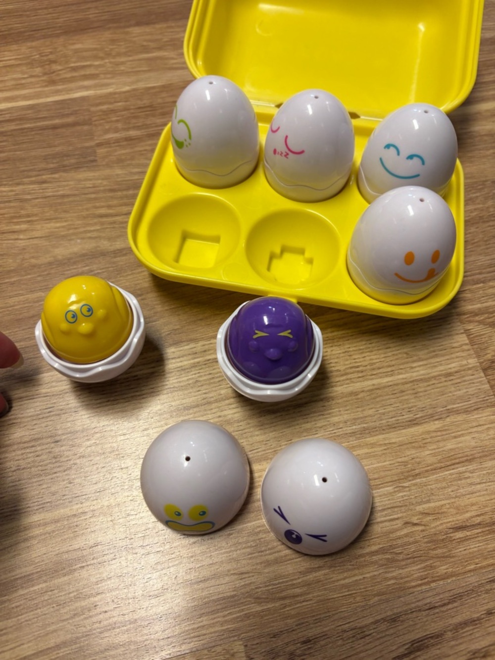 TOMY Toomies Squeak Toy, Hide & Squeak Eggs